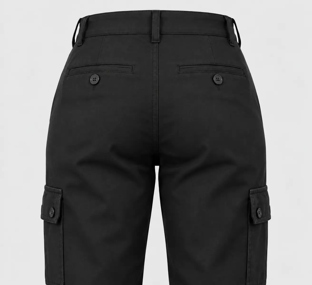 Detalle trasero de pantalón cargo industrial para mujer