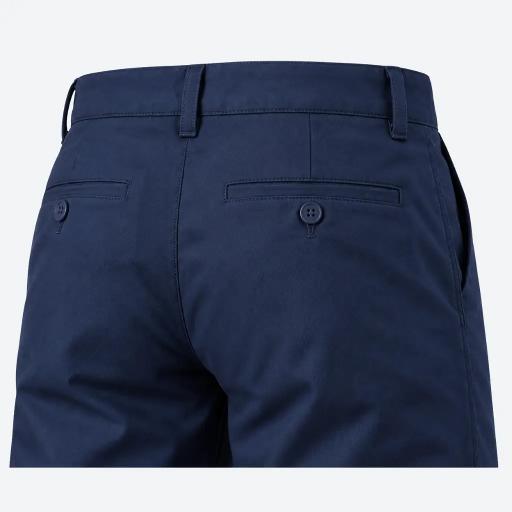 Detalle trasero de pantalón industrial de gabardina para caballero